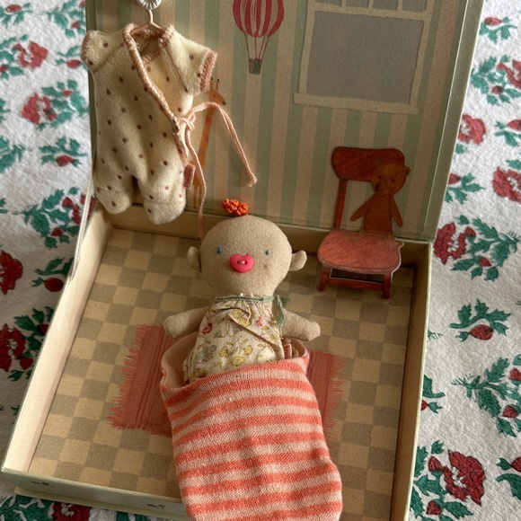 Maileg Ginger Baby Set - Picture 4 of 10